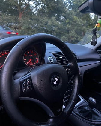 BMW Seria 1 cena 25200 przebieg: 240000, rok produkcji 2007 z Starachowice małe 121